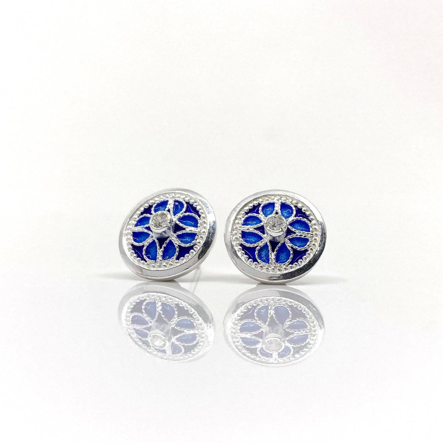 ვერცხლის საყურე ყვავილის ორნამენტით | Silver Earrings with Floral Ornament – Tsvara