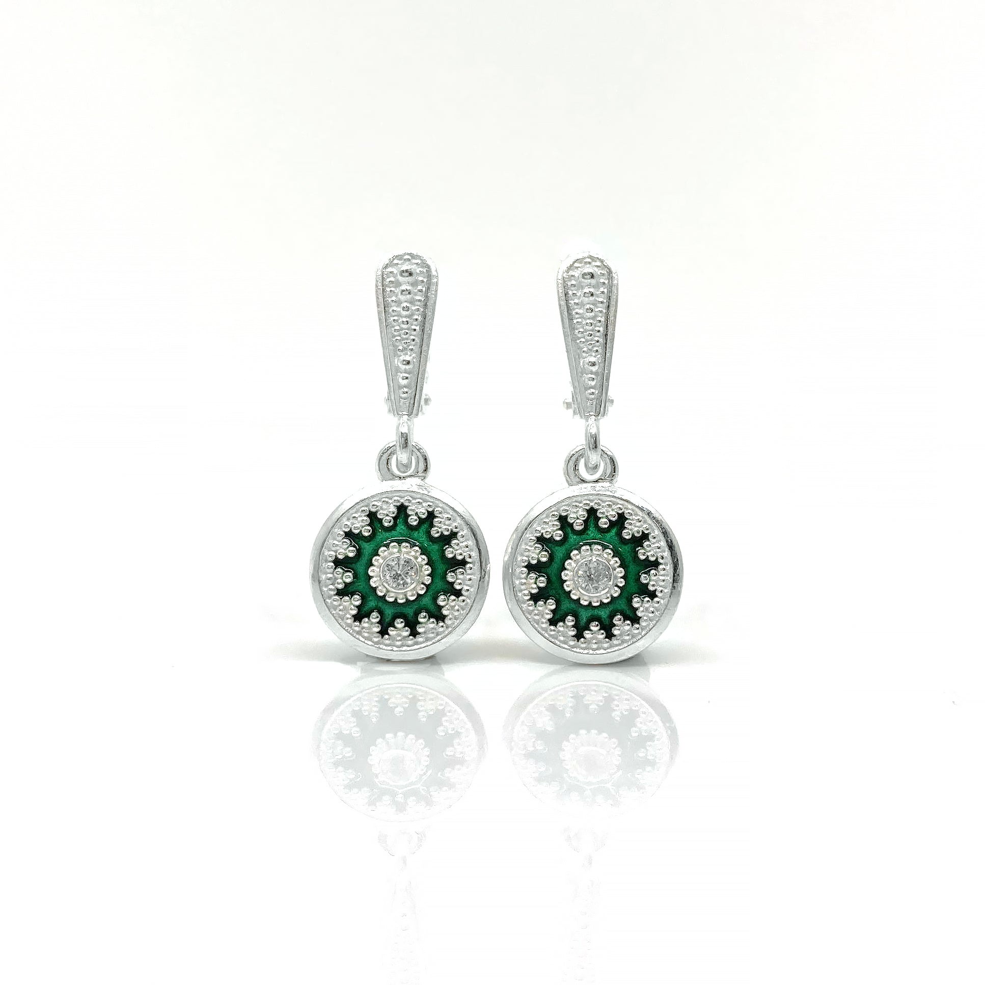 სანამ მზე ამოვა, სამყარო ყველაზე სუფთაა... კოლექცია "განთიადის ნამი" ბუნების ამ მისტიური მომენტით არის შთაგონებული. ბუნება იღვიძებს და ყველაფერი ახალი ფურცლიდან იწყება