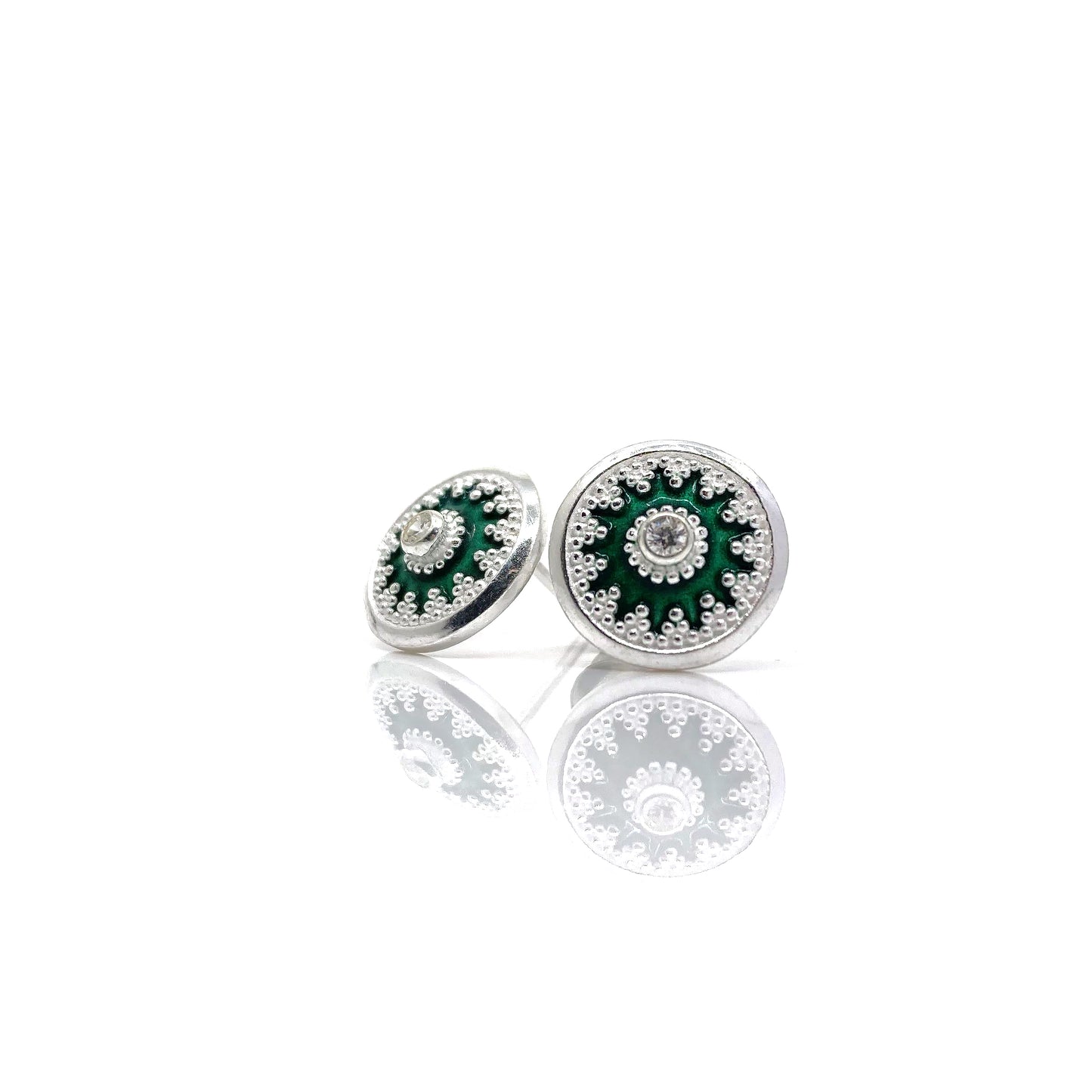 სანამ მზე ამოვა, სამყარო ყველაზე სუფთაა... კოლექცია "განთიადის ნამი" ბუნების ამ მისტიური მომენტით არის შთაგონებული. ბუნება იღვიძებს და ყველაფერი ახალი ფურცლიდან იწყება